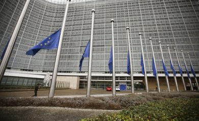 Approvato il bilancio Ue. Ma l’Italia si astiene