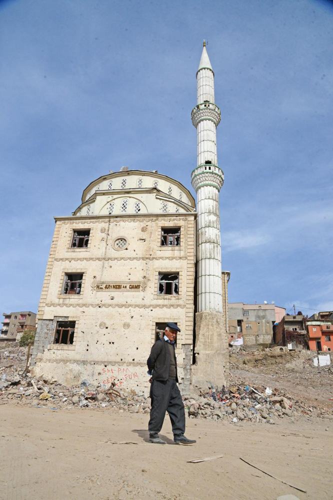 Turchia, il ritorno a Sirnak ridotta in macerie – Foto