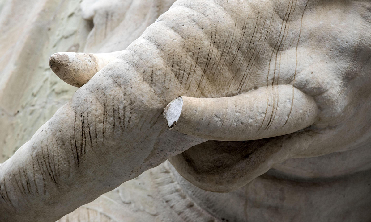 Roma, vandalizzata la statua dell’elefante in Piazza della Minerva – Foto