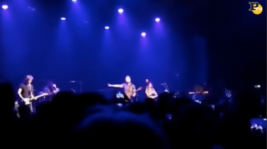 Sting apre il concerto al Bataclan con “Fragile” | video