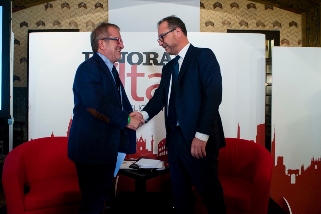 Roberto Maroni rilancia il referendum sull’autonomia lombarda – FOTO e VIDEO Roberto Maroni rilancia il referendum sull’autonomia lombarda – FOTO e VIDEO