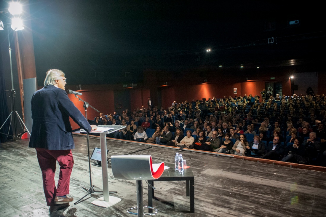 Vittorio Sgarbi mattatore a Mantova – FOTO e VIDEO Vittorio Sgarbi mattatore a Mantova – FOTO e VIDEO