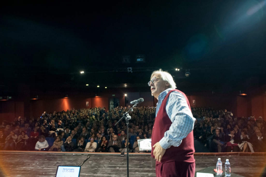 Vittorio Sgarbi mattatore a Mantova – FOTO e VIDEO Vittorio Sgarbi mattatore a Mantova – FOTO e VIDEO