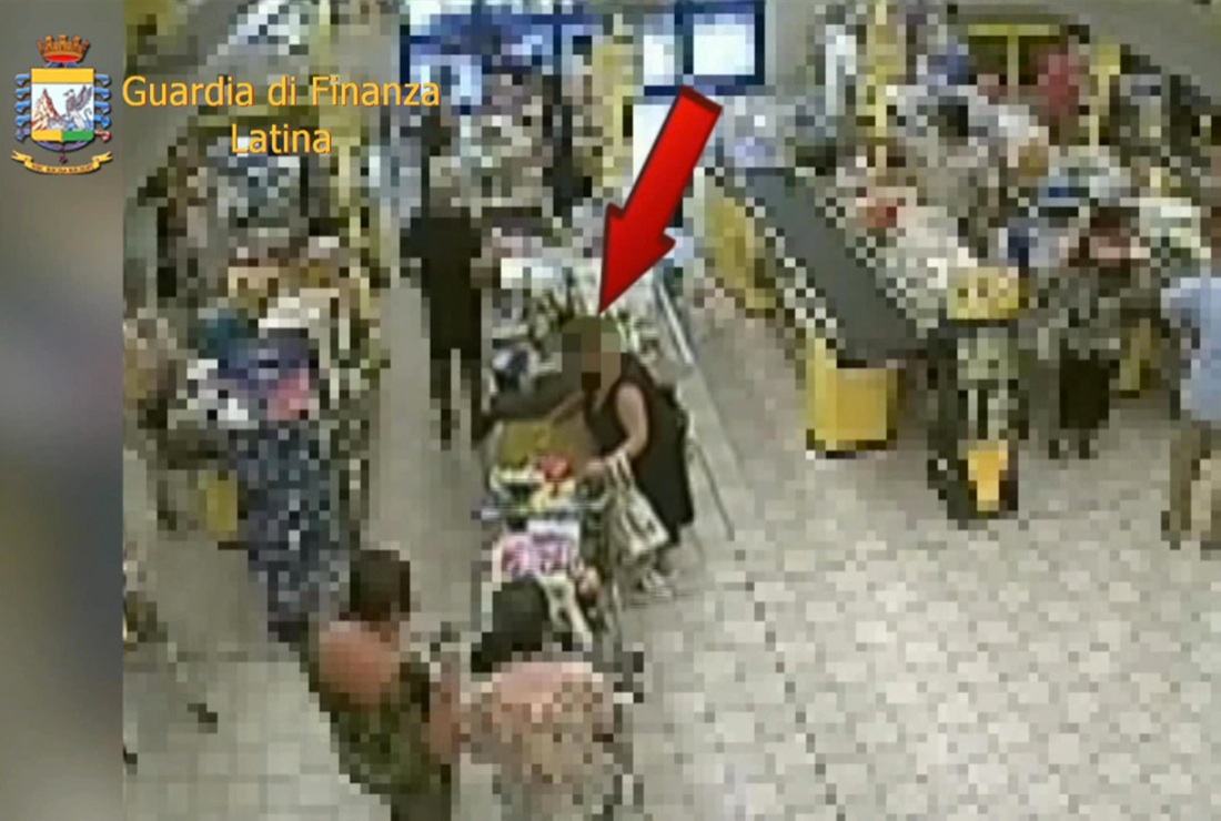 Falsi ciechi, così frodavano l’Inps – FOTO Falsi ciechi, così frodavano l’Inps – FOTO