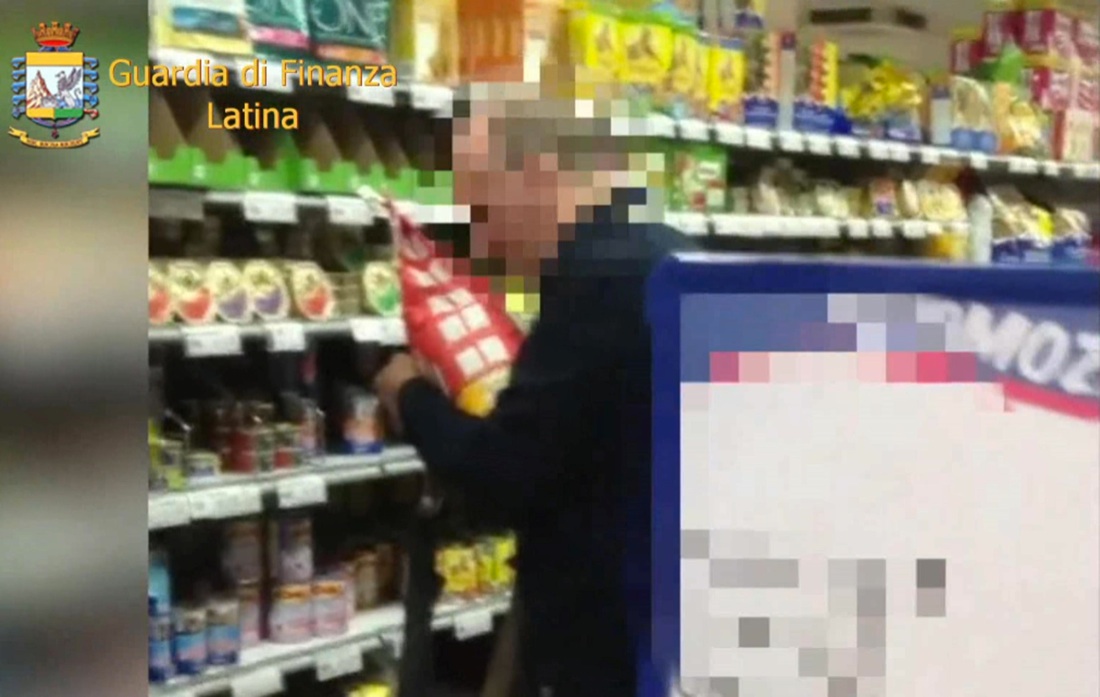 Falsi ciechi, così frodavano l’Inps – FOTO Falsi ciechi, così frodavano l’Inps – FOTO