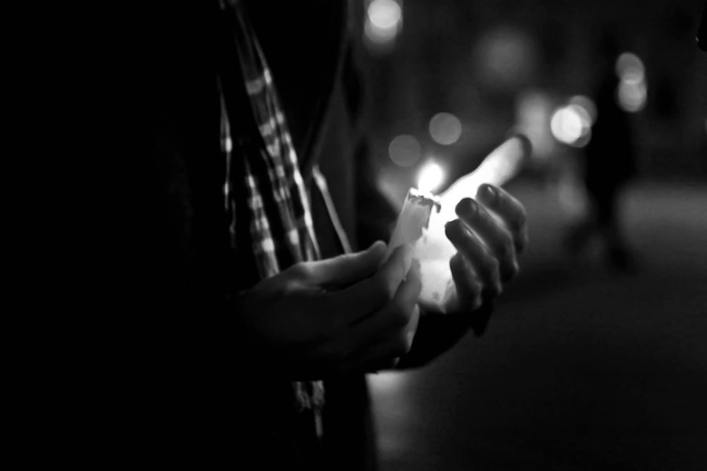 L’attacco dell’Isis a Parigi un anno dopo: “Les allumiers” – Foto