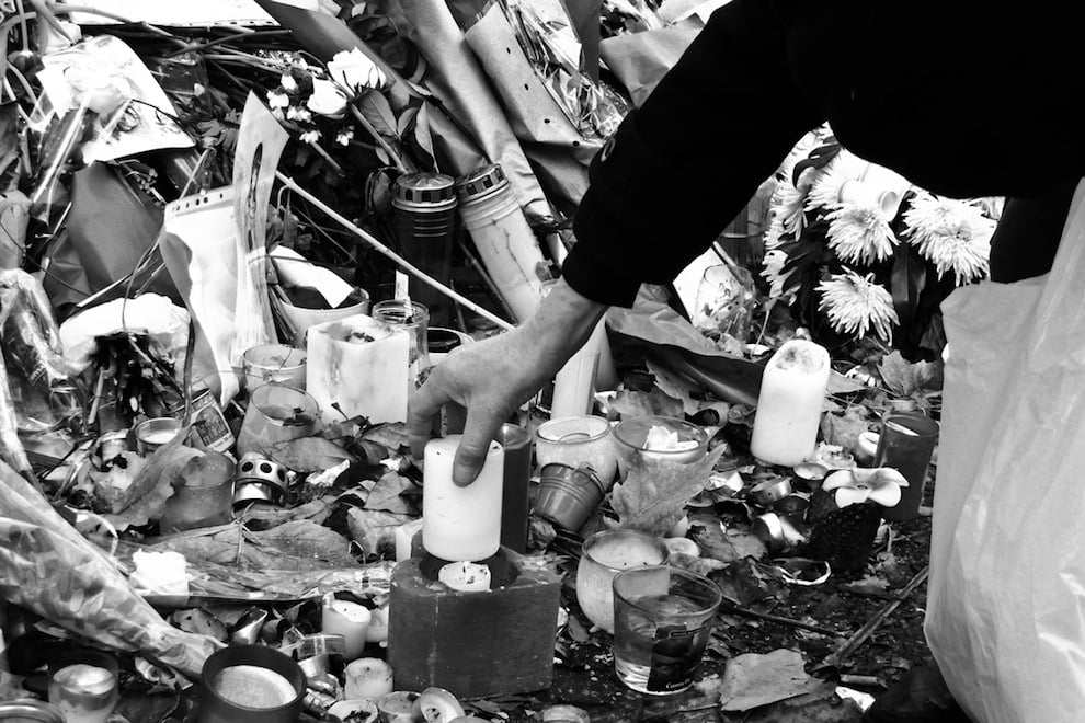 L’attacco dell’Isis a Parigi un anno dopo: “Les allumiers” – Foto