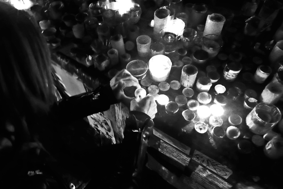 L’attacco dell’Isis a Parigi un anno dopo: “Les allumiers” – Foto