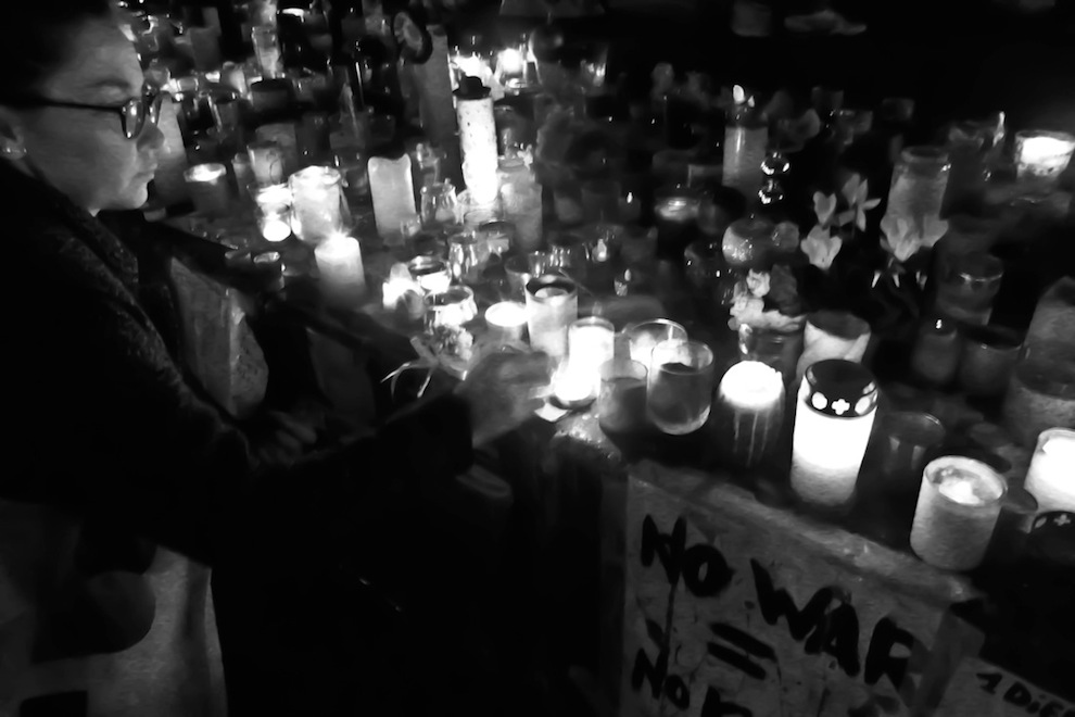 L’attacco dell’Isis a Parigi un anno dopo: “Les allumiers” – Foto