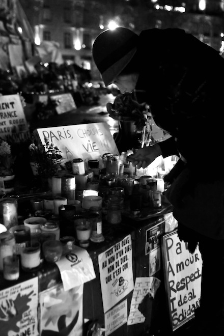 L’attacco dell’Isis a Parigi un anno dopo: “Les allumiers” – Foto