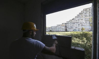 Scampia, via ai trasferimenti per abbattere le Vele – FOTO