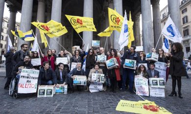 Cannabis legale, 60.000 firme consegnate alla Camera – Foto