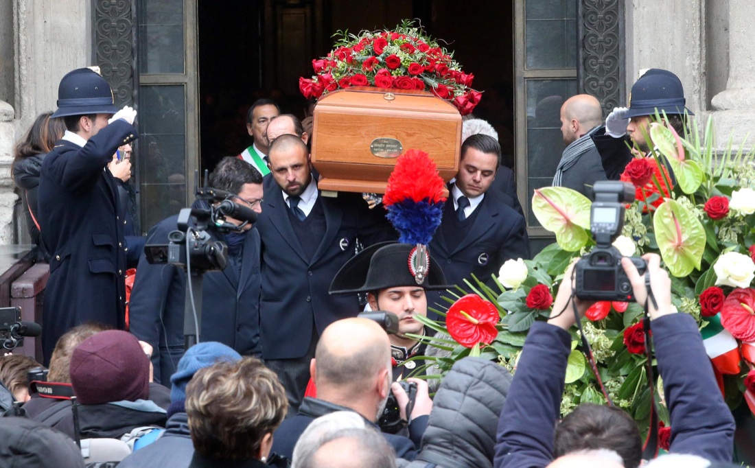 Umberto Veronesi, l’ultimo omaggio di Milano – FOTO