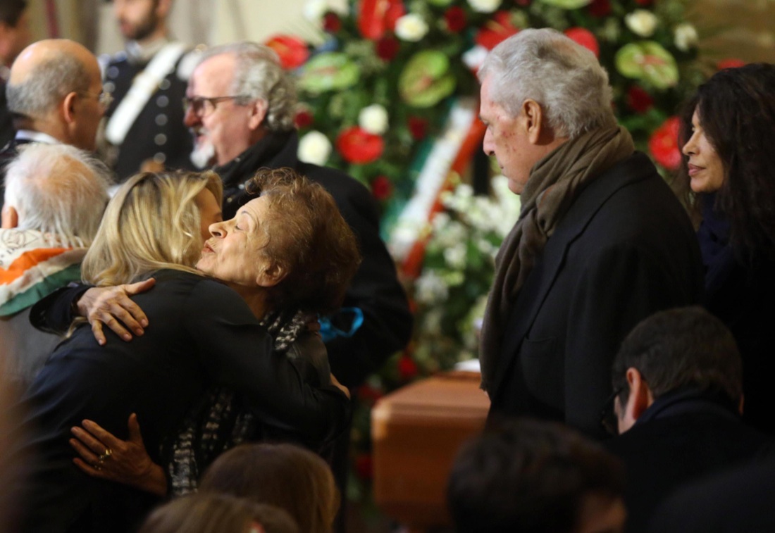 Umberto Veronesi, l’ultimo omaggio di Milano – FOTO