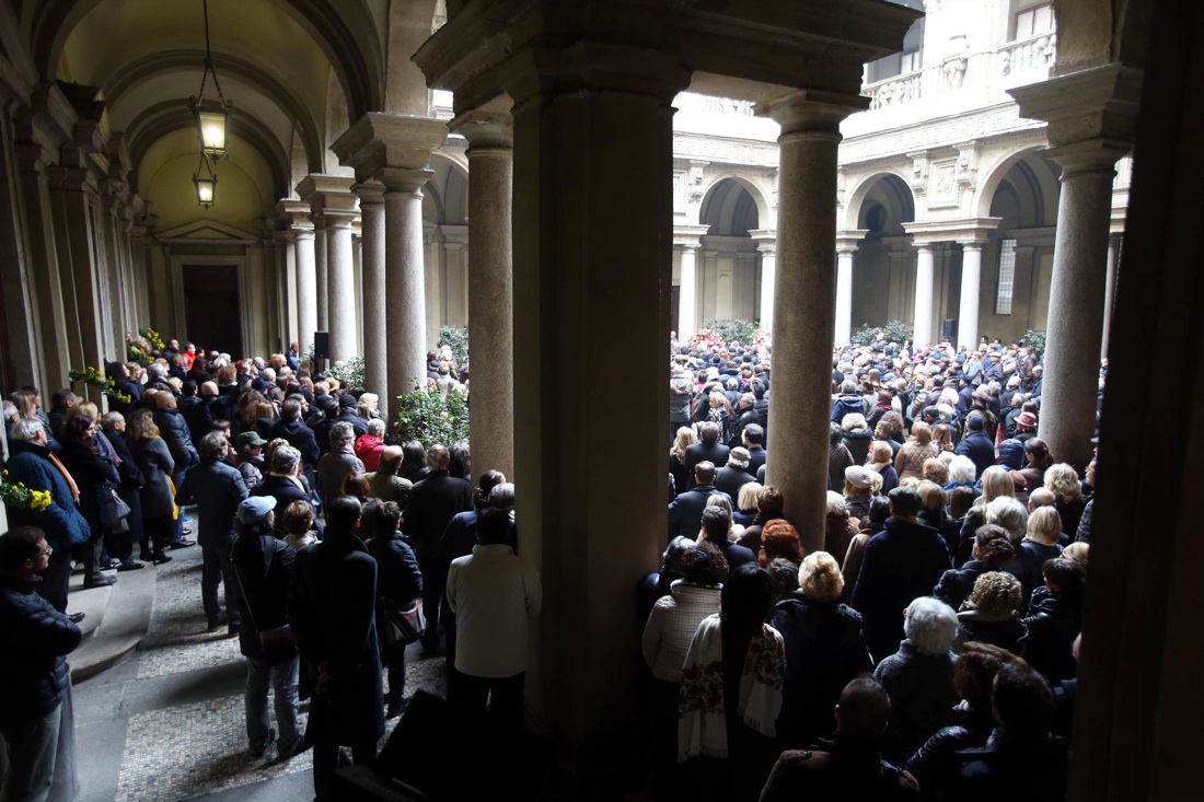 Umberto Veronesi, l’ultimo omaggio di Milano – FOTO