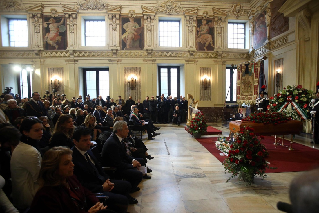 Umberto Veronesi, l’ultimo omaggio di Milano – FOTO