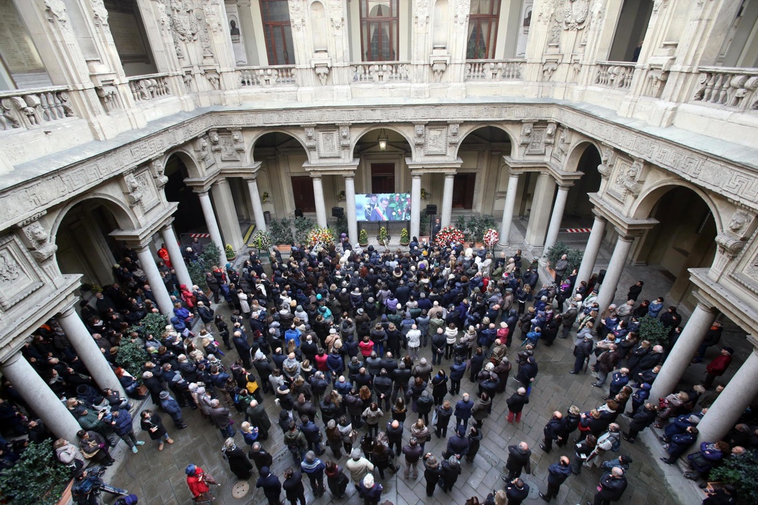 Umberto Veronesi, l’ultimo omaggio di Milano – FOTO