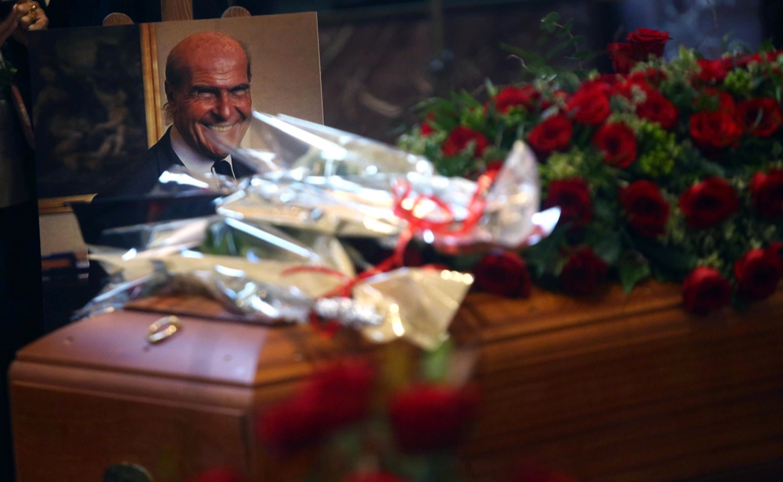 Umberto Veronesi, l’ultimo omaggio di Milano – FOTO