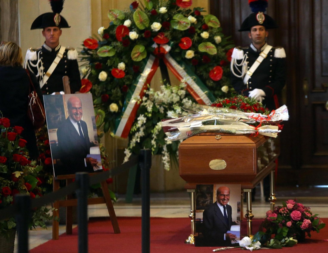 Umberto Veronesi, l’ultimo omaggio di Milano – FOTO