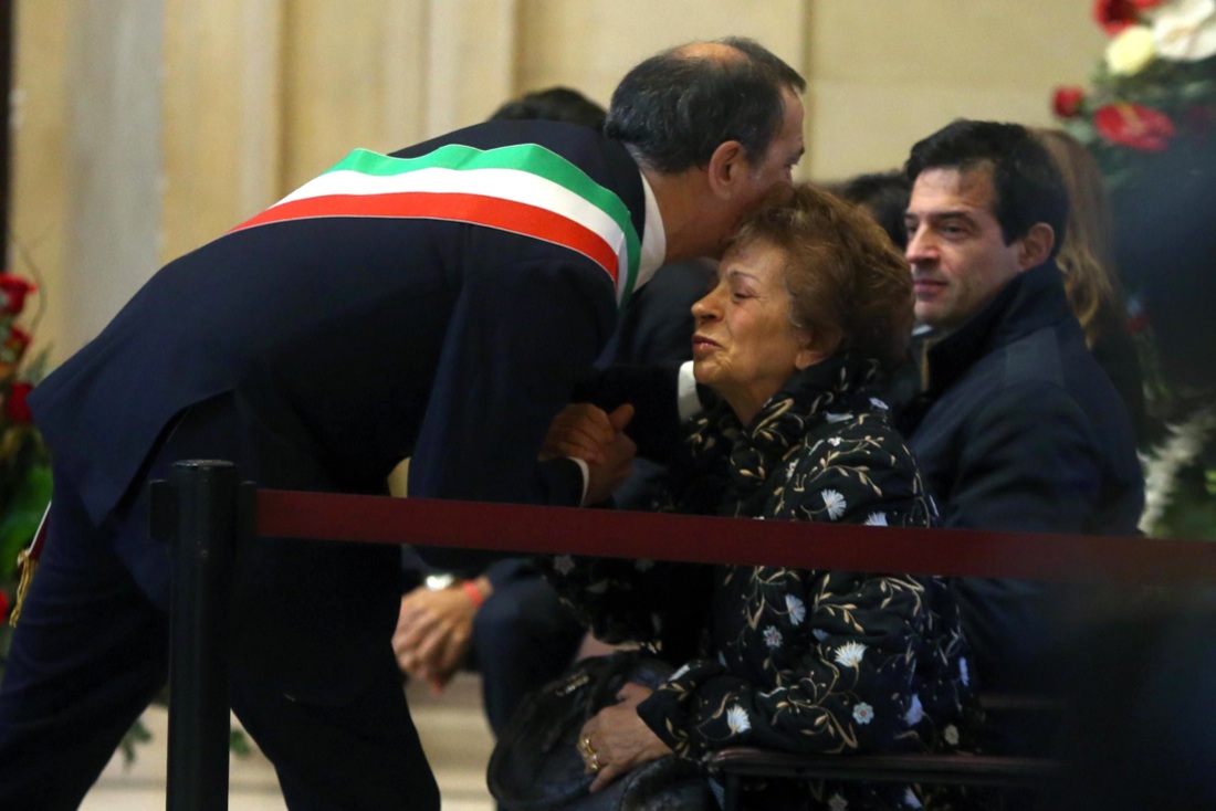 Umberto Veronesi, l’ultimo omaggio di Milano – FOTO