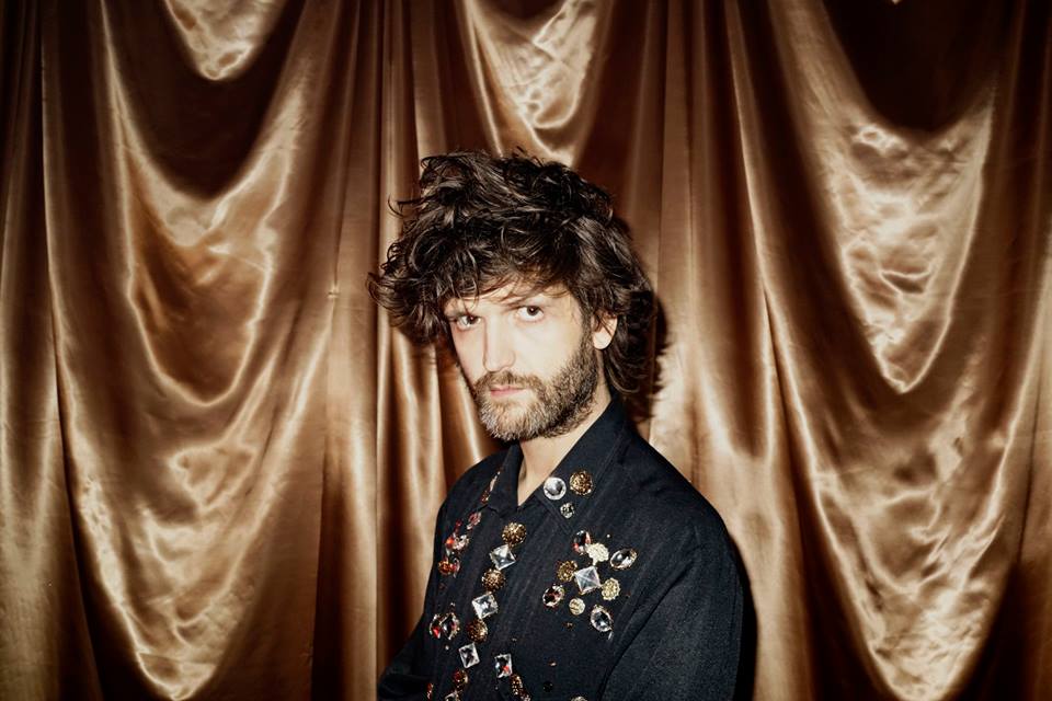 Intervista a Dente: “Le mie canzoni per metà hanno fame di provincia”