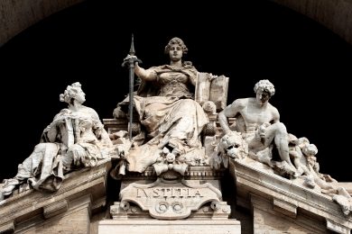 Sì della Consulta al cognome della madre per i figli. Ecco cosa vuol dire