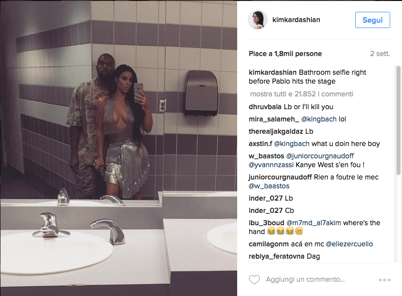 Kim Kardashian senza gioielli alla festa della sorella