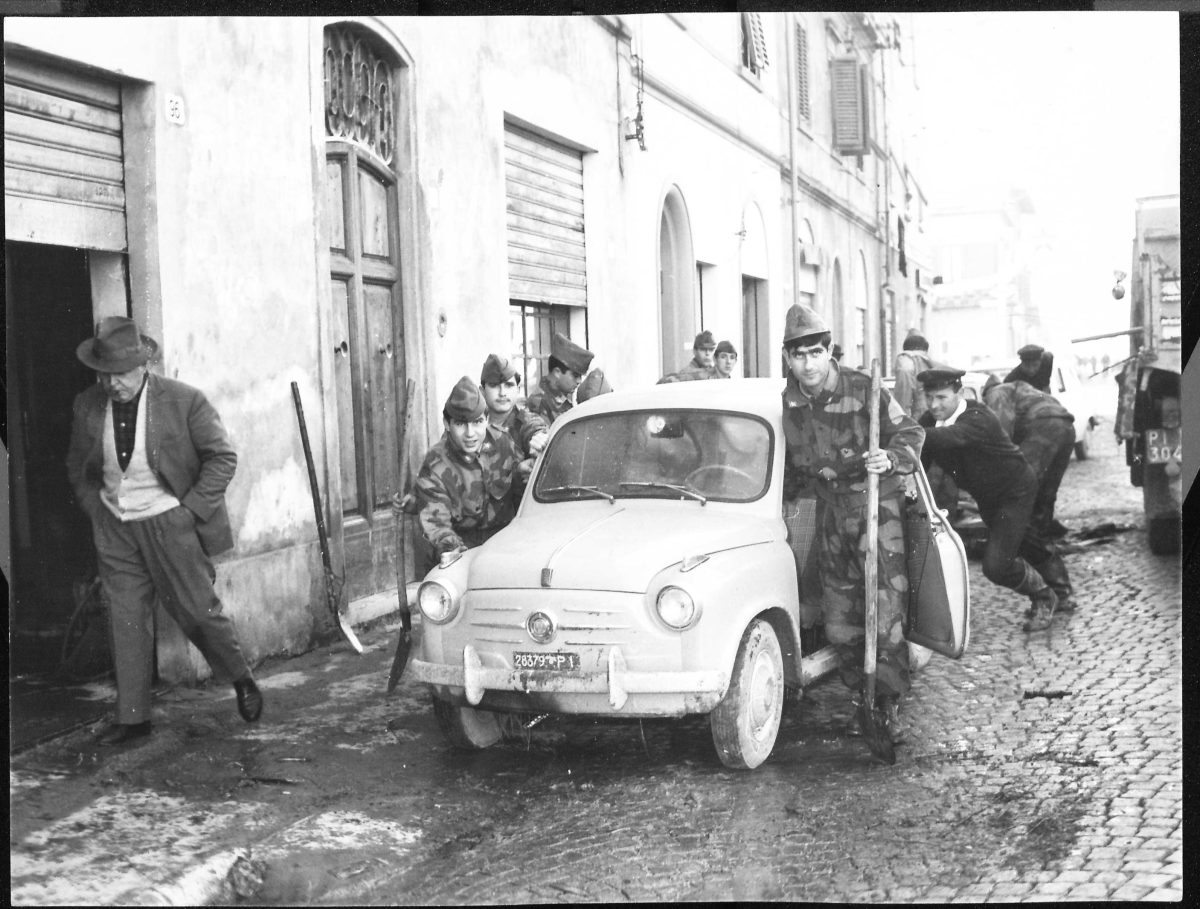 Galleria foto 'Firenze 1966: l’Esercito e l’alluvione – Foto' - foto 1