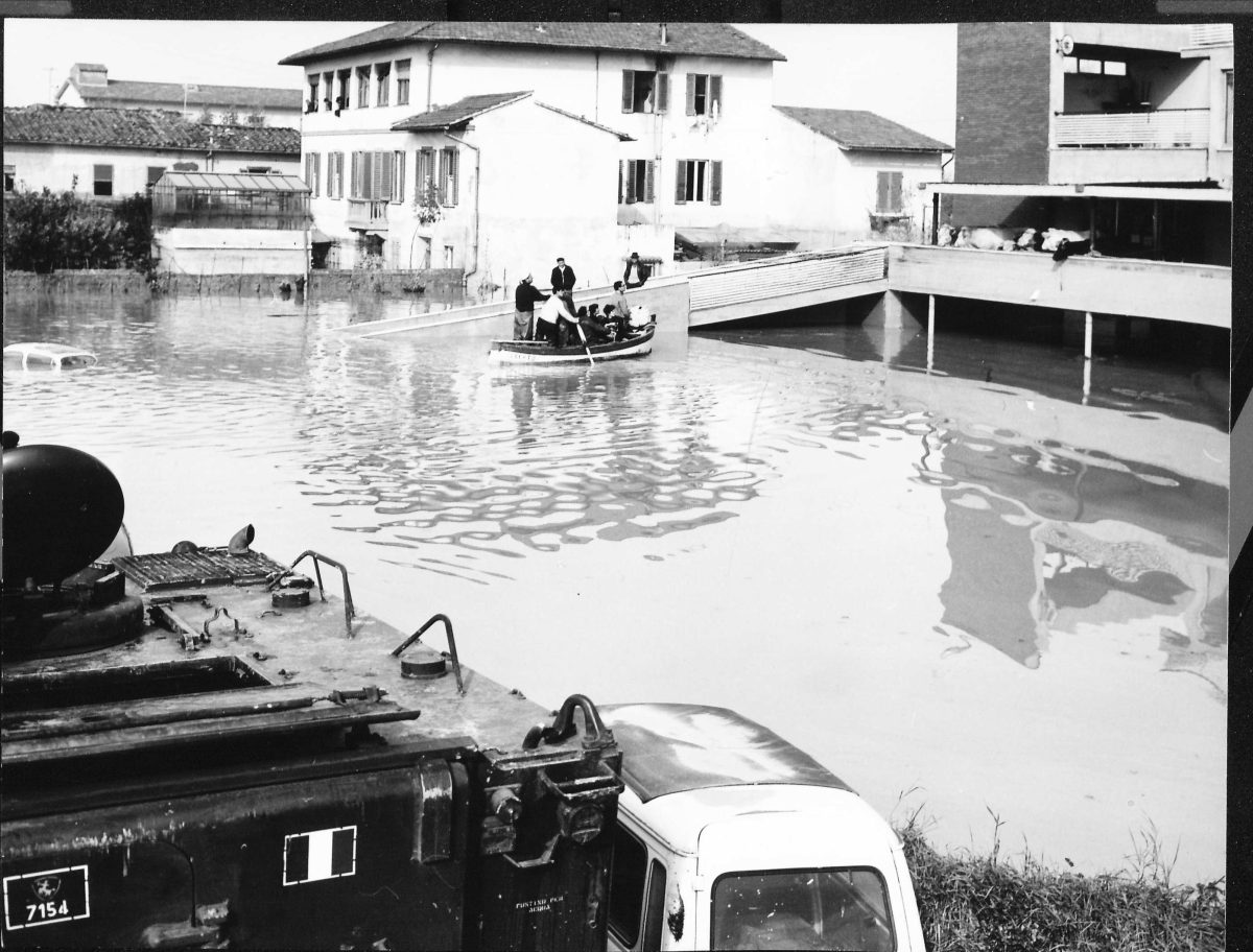Galleria foto 'Firenze 1966: l’Esercito e l’alluvione – Foto' - foto 16