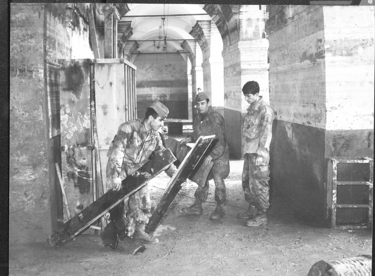Galleria foto 'Firenze 1966: l’Esercito e l’alluvione – Foto' - foto 14