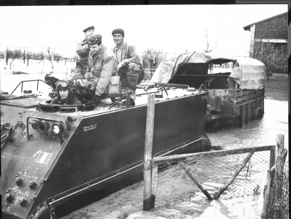 Galleria foto 'Firenze 1966: l’Esercito e l’alluvione – Foto' - foto 9