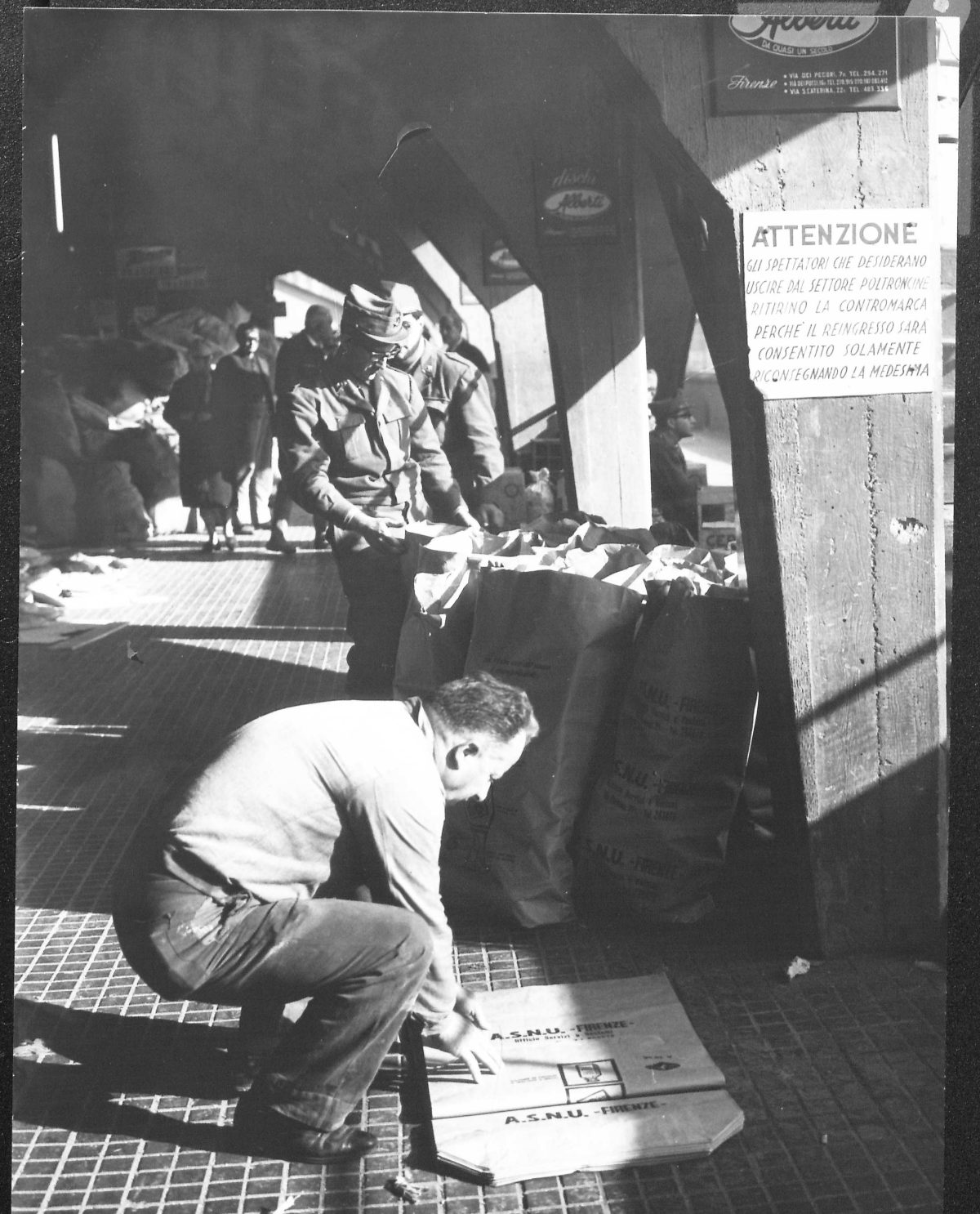 Galleria foto 'Firenze 1966: l’Esercito e l’alluvione – Foto' - foto 7