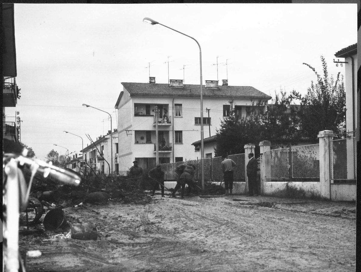 Galleria foto 'Firenze 1966: l’Esercito e l’alluvione – Foto' - foto 3