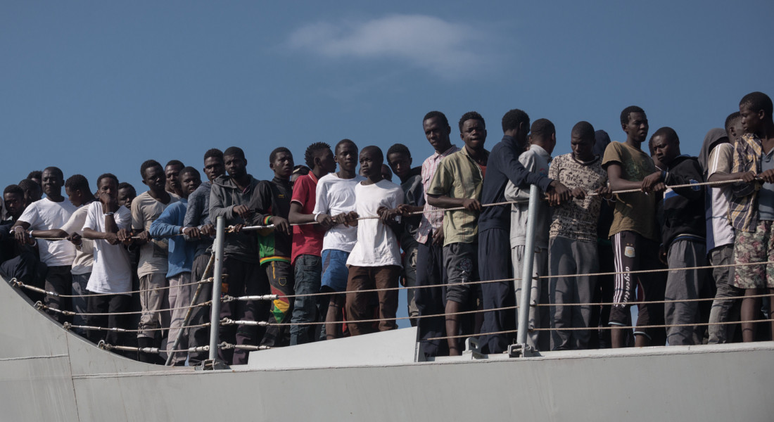 Migranti, il richiamo di Agcom ai media: rispetto della dignità delle persone