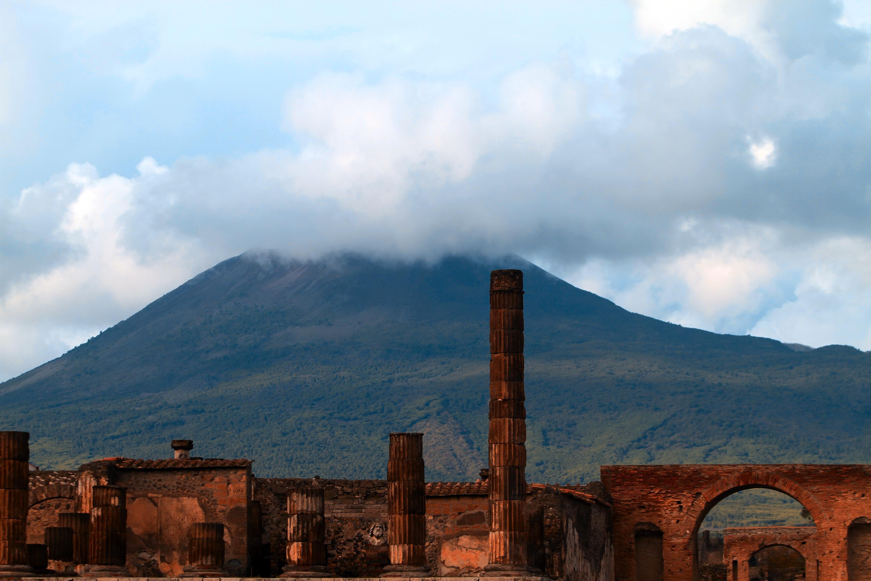 Terremoto, adesso la Campania ha paura dei vulcani