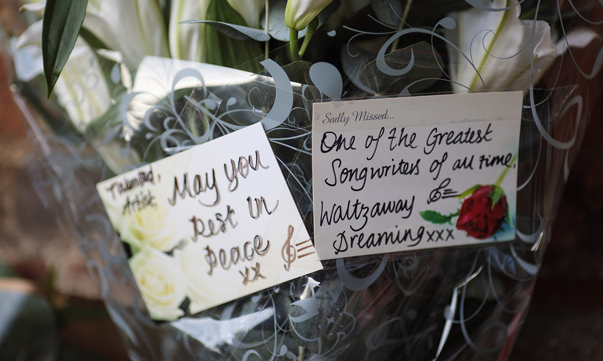 Elton John canta per George Michael – FOTO e VIDEO Elton John canta per George Michael – FOTO e VIDEO