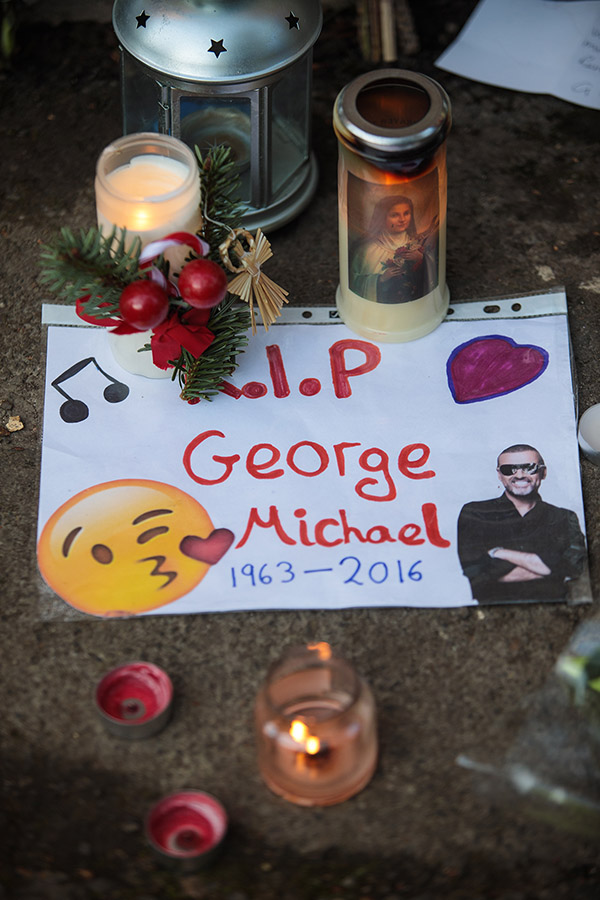 Elton John canta per George Michael – FOTO e VIDEO Elton John canta per George Michael – FOTO e VIDEO