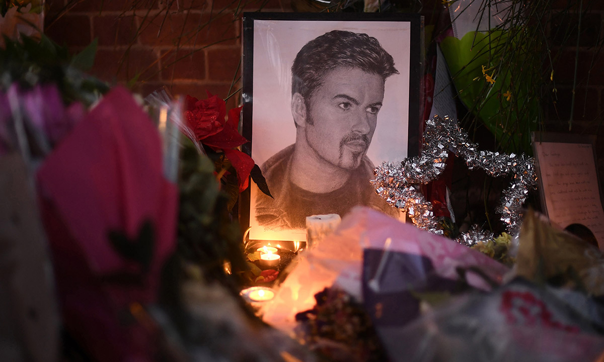 Elton John canta per George Michael – FOTO e VIDEO Elton John canta per George Michael – FOTO e VIDEO