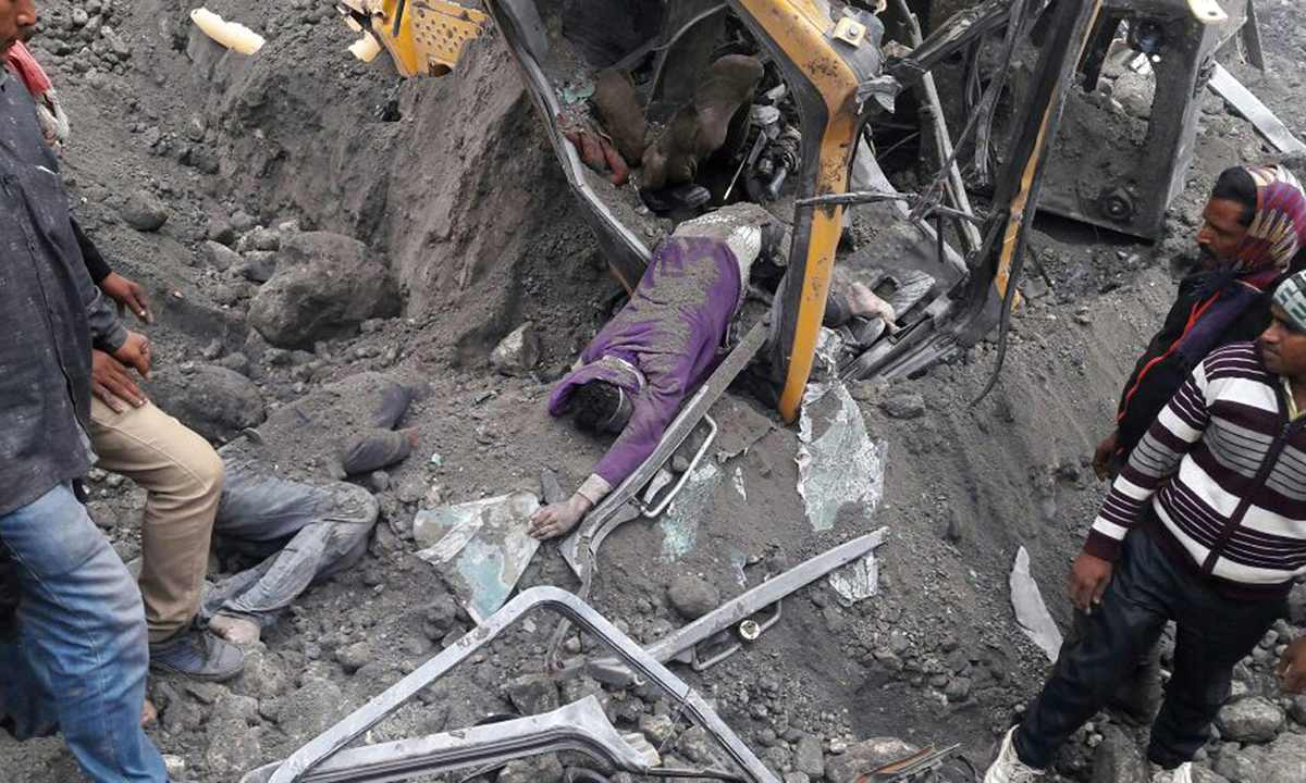 India, crolla una miniera di carbone: morti e dispersi – Foto