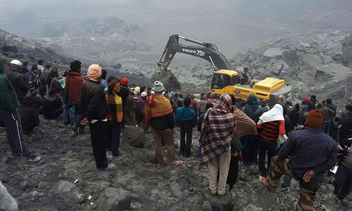 India, crolla una miniera di carbone: morti e dispersi – Foto