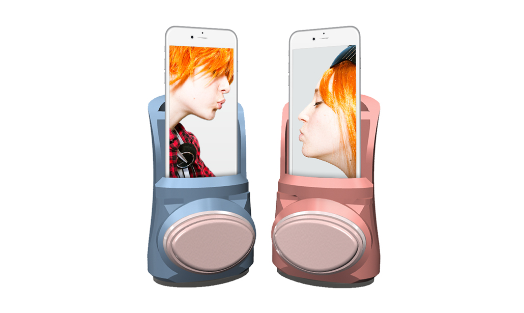 Kissenger, come funziona il dispositivo per baciarsi… con lo smartphone