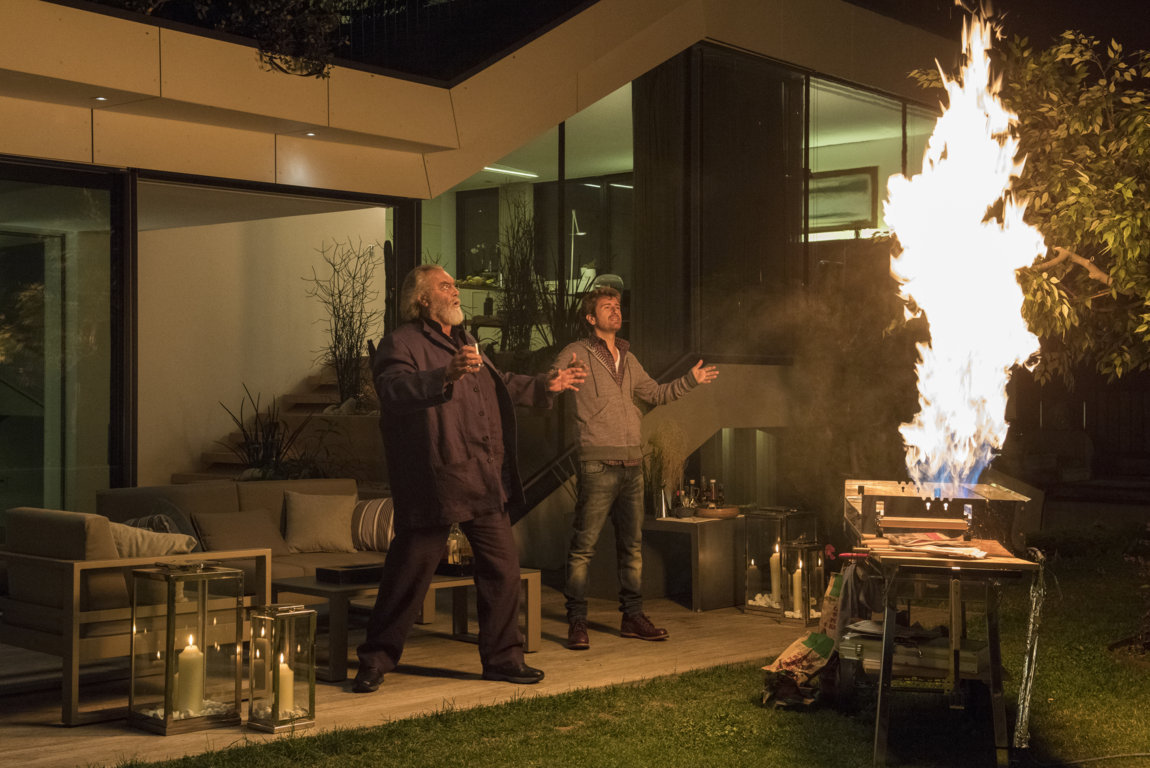 Mister Felicità: Siani “antidepressivo” al posto di Abatantuono Mister Felicità: Siani “antidepressivo” al posto di Abatantuono