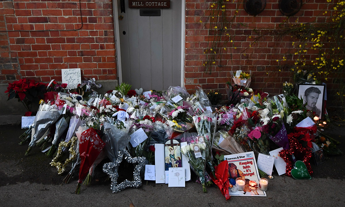 George Michael, l’ultimo tributo dei fan – Foto George Michael, l’ultimo tributo dei fan – Foto