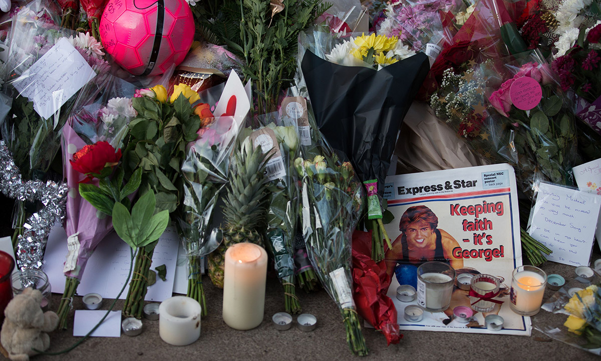 George Michael, l’ultimo tributo dei fan – Foto George Michael, l’ultimo tributo dei fan – Foto