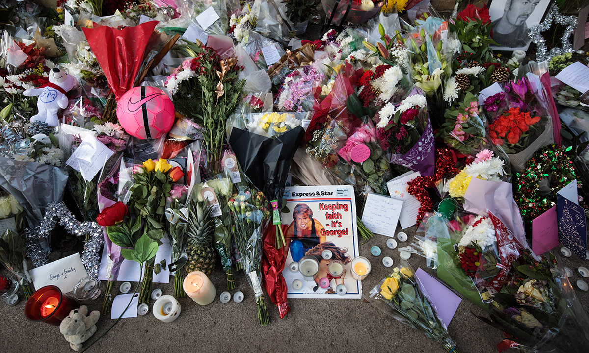 George Michael, l’ultimo tributo dei fan – Foto George Michael, l’ultimo tributo dei fan – Foto