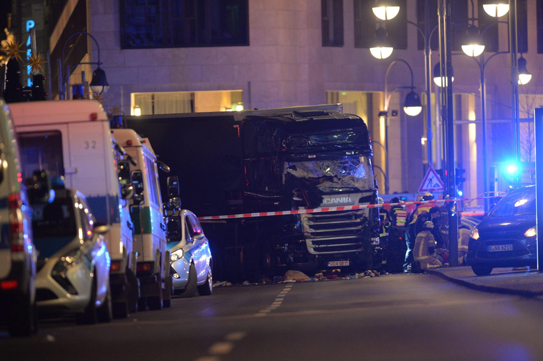 Chi era Anis Amri, l’attentatore di Berlino ucciso a Milano – FOTO e VIDEO Chi era Anis Amri, l’attentatore di Berlino ucciso a Milano – FOTO e VIDEO