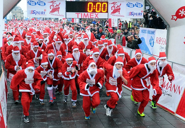 I Babbo Natale di corsa nel mondo I Babbo Natale di corsa nel mondo