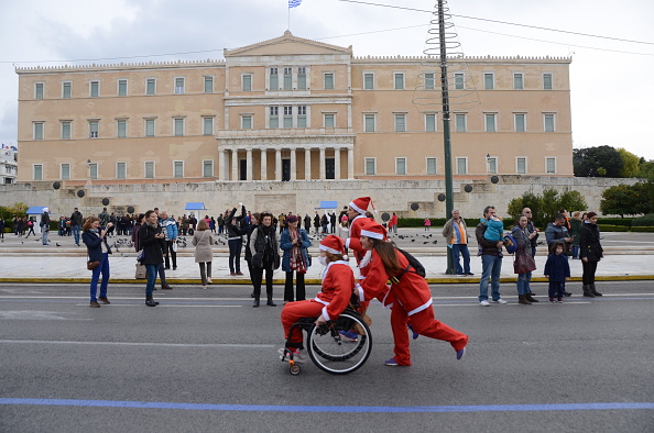 I Babbo Natale di corsa nel mondo I Babbo Natale di corsa nel mondo
