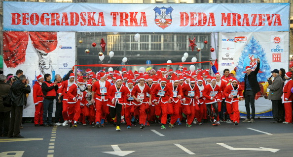 I Babbo Natale di corsa nel mondo I Babbo Natale di corsa nel mondo