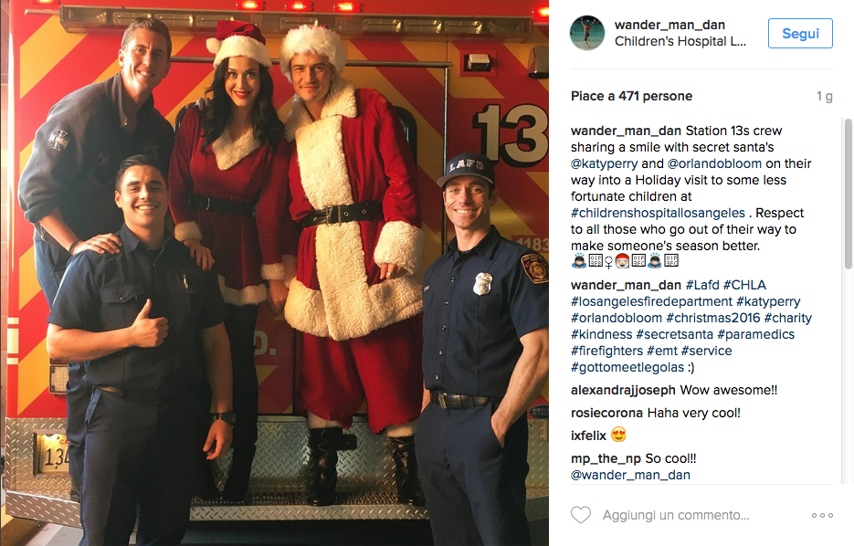 Orlando Bloom e Katy Perry in versione Babbo Natale per i bimbi malati Orlando Bloom e Katy Perry in versione Babbo Natale per i bimbi malati